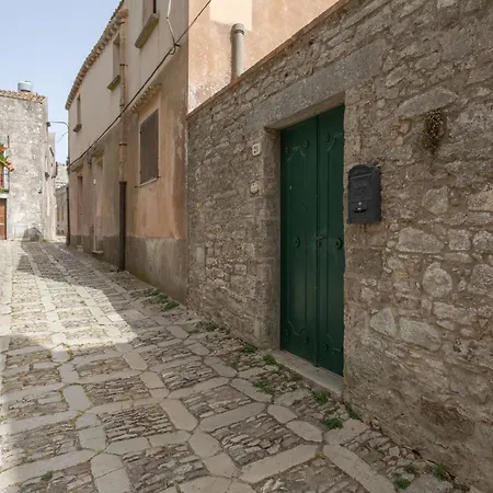Guesthost - Lovely With Terrace And Stunning View Lejlighed *