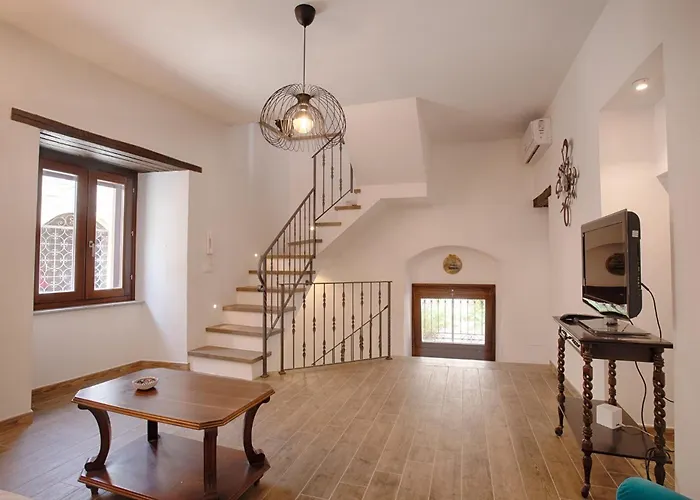 Guesthost - Lovely With Terrace And Stunning View