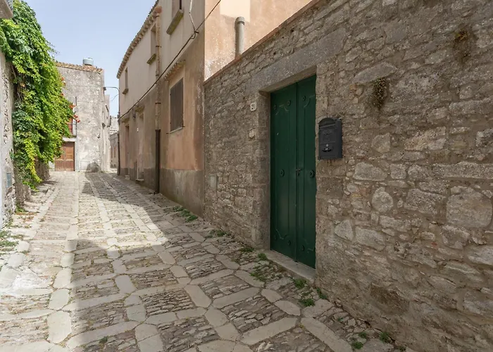Guesthost - Lovely With Terrace And Stunning View Lejlighed *